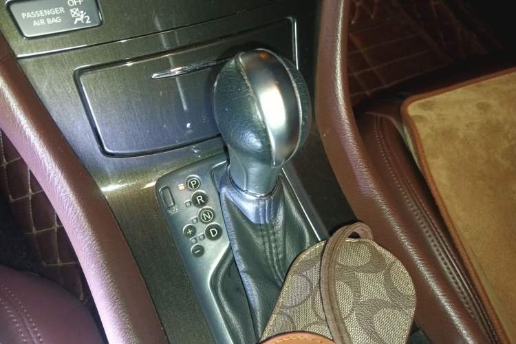 Used Infiniti QX50 2013 2.5L Two-Wheel-Drive Elegant Edition Gear Lever