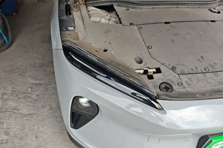 Used Nio ET5 2022 75 kWh Right Front Headlight