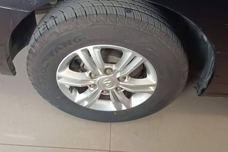 Used SAIC MAXUS G10 2016 1.9T Automatic Elite Edition Diesel China V Emission Standard