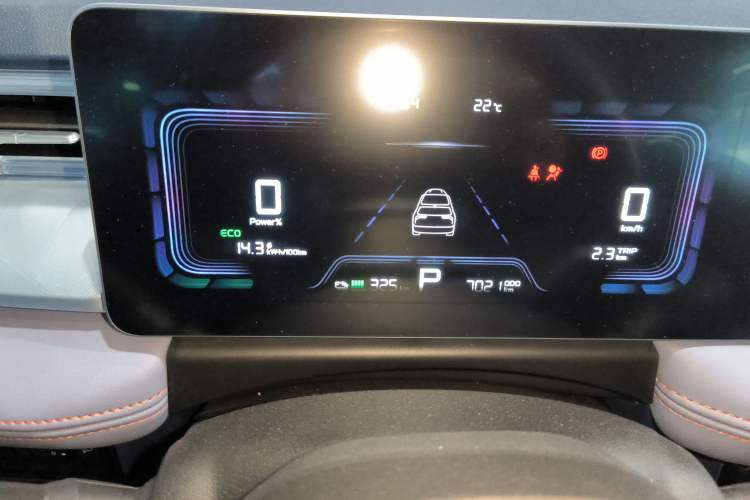 Used Geometry E Firefly 2022 401 km Linglong Tiger 4 Seats Instrument Cluster