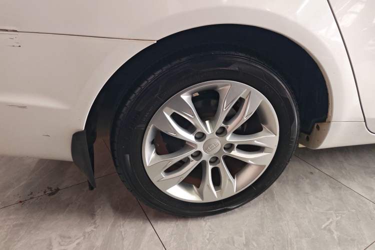 Used Geely Auto Emgrand 2015 Sedan 1.5L Manual - Top Trim Level Exterior 5