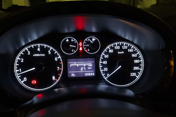 Used Nissan Tiida 2011 1.6L Manual Comfort Edition