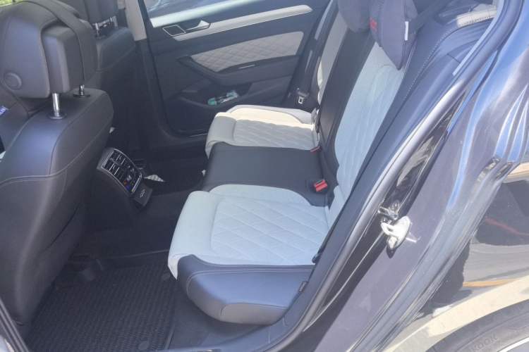 Used Volkswagen Magotan 2023 2 Million Units Commemorative Edition 330TSI DSG Luxury Version
