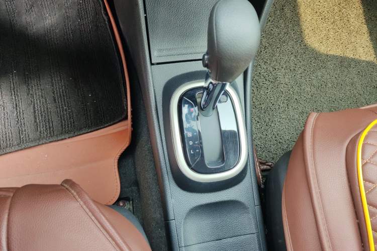 Used Nissan Sylphy 2018 Classic 1.6XE CVT Comfort Edition Gear Lever