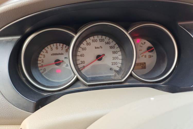 Used Nissan Livina 2010 Jingyue Edition 1.6L Manual All-Around Model Instrument Cluster