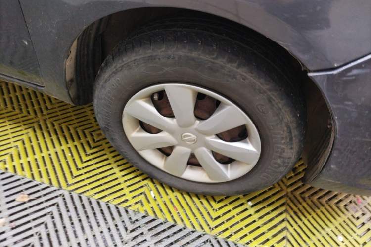 Used Nissan Sunny 2014 1.5XE CVT Comfort Edition Right Front Wheel Hub