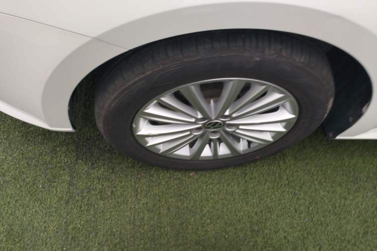 Used Volkswagen Gran Lavida 2013 1.6L Manual Comfort Model