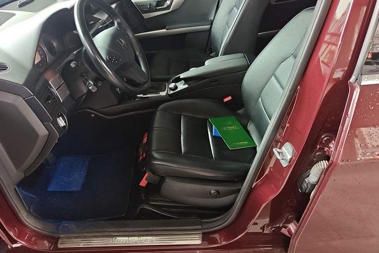 Used Mercedes-Benz GLK-Class 2011 GLK 300 4MATIC Luxury Model Left Front Seat