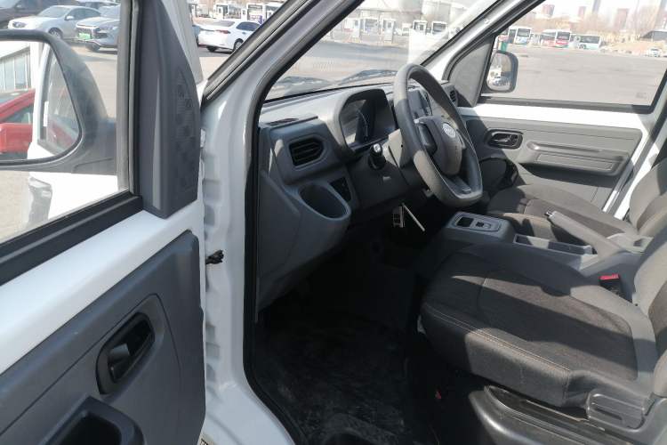 Used Karry Jiangtun E5 2024 268 km Range Open-Window 6-Seater Version
