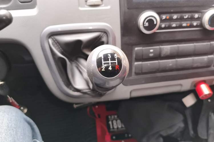 Used Foton Scenic G7 2017 2.0L Short-Wheelbase Commercial Van High Roof 6-Seater 4Q20M