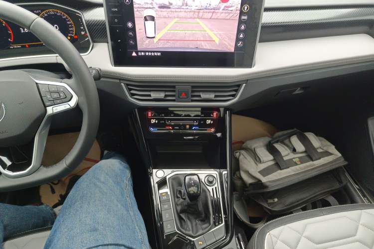 Used Volkswagen Tayron 2023 300TSI Two-Wheel-Drive Luxury Plus Advanced Edition Gear Lever