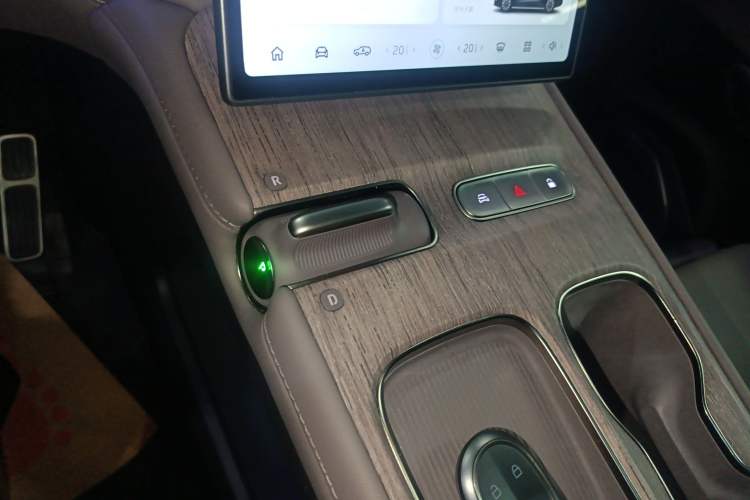 Used Nio ES7 2022 75 kWh Gear Lever