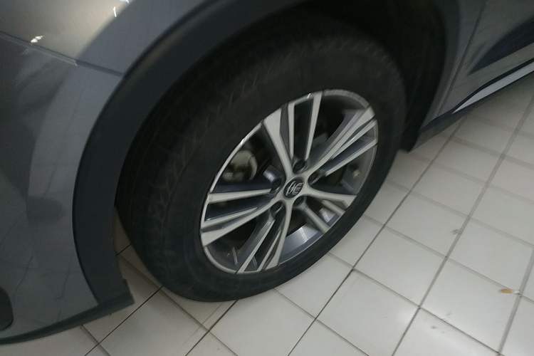 Used BYD Song Pro 2021 1.5T Automatic Xiaoyun Luxury Model Left Front Wheel Hub