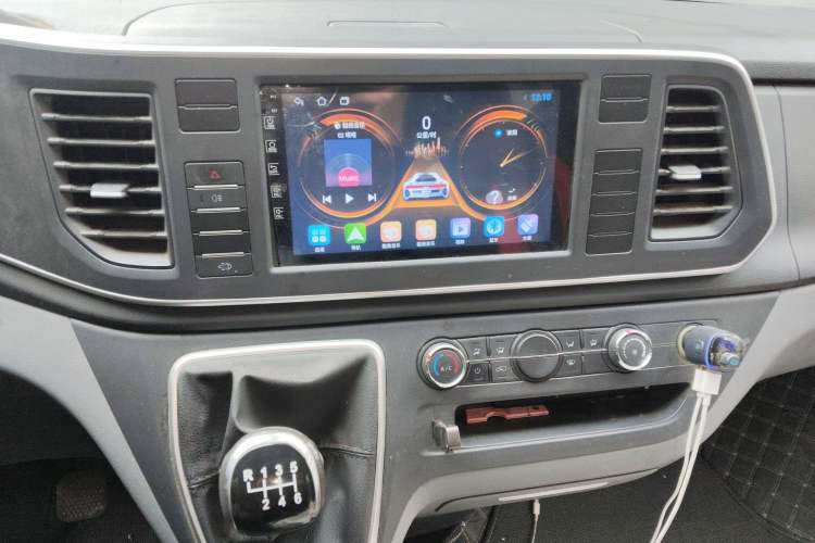 Used SAIC MAXUS Xintu V80 2021 2.0T Manual Classic Aoyuntong 127 PS Mid-axle Mid-roof 6/7/8/9-Seater Audio And AC Panel