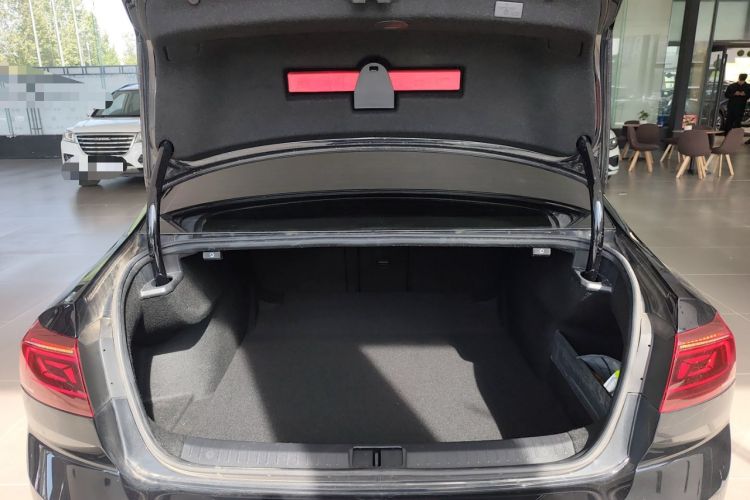 Used Volkswagen Magotan 2023 2 Million Units Limited Edition 330TSI DSG Leading Version
