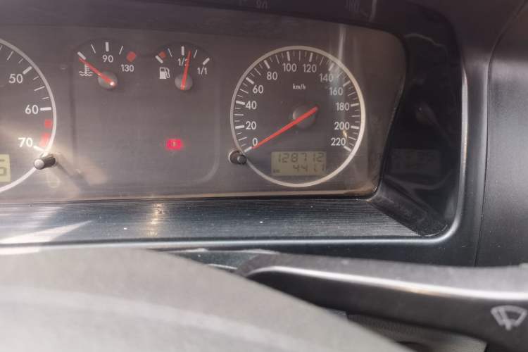 Used Volkswagen Santana Vista 2008 1.8L Manual Comfort Edition Odometer Close Up