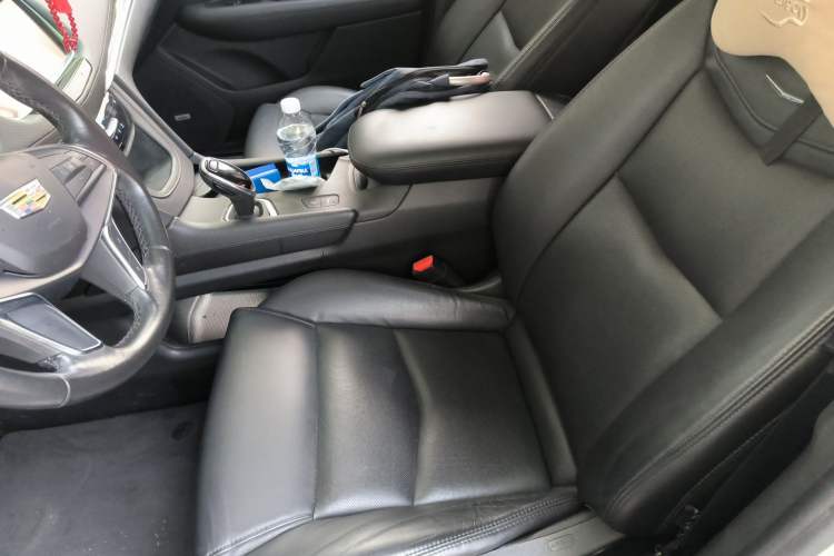 Used Cadillac XT5 2018 25T Luxury Model Left Front Seat