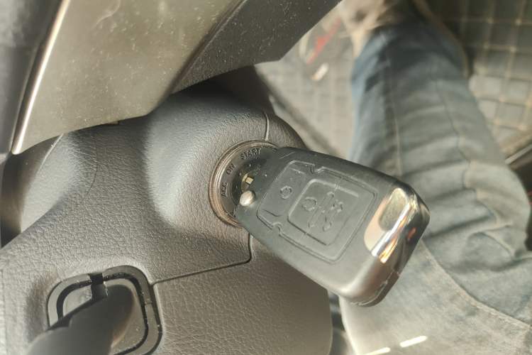 Used Geely Auto GX7 2015 Classic Edition 1.8L Manual Elite Model China V Standard Vehicle Key