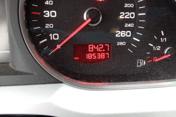 Used Audi A6L 2011 2.0 TFSI Automatic Standard Edition Odometer Close Up