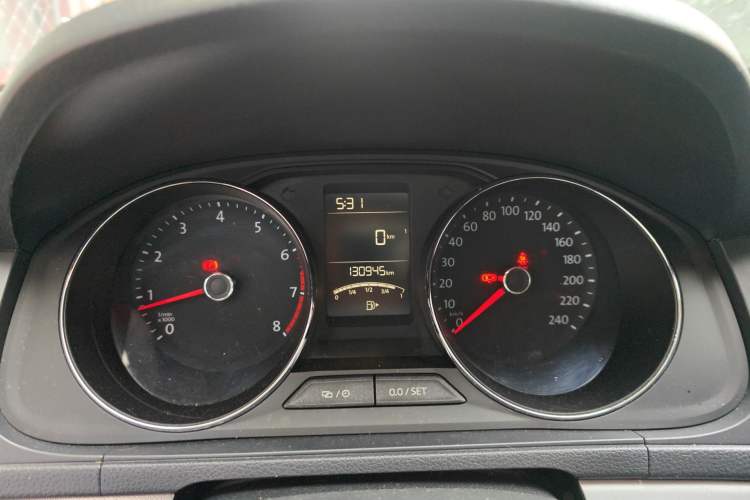 Used Volkswagen Lavida 2015 1.6L Manual Comfort Edition Instrument Cluster