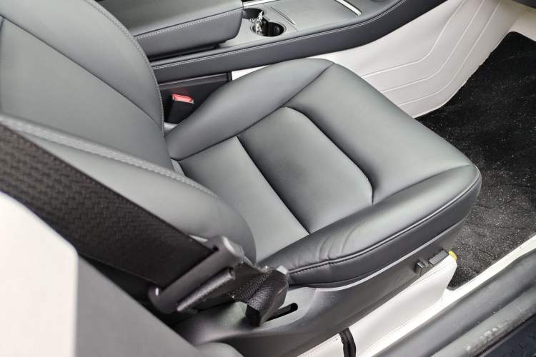 Used Tesla Model Y 2022 Rear-Wheel-Drive Version
