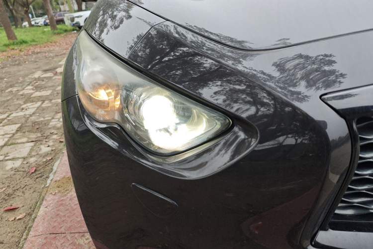 Used Infiniti QX70 2015 3.7L Shadow Edition Right Front Headlight