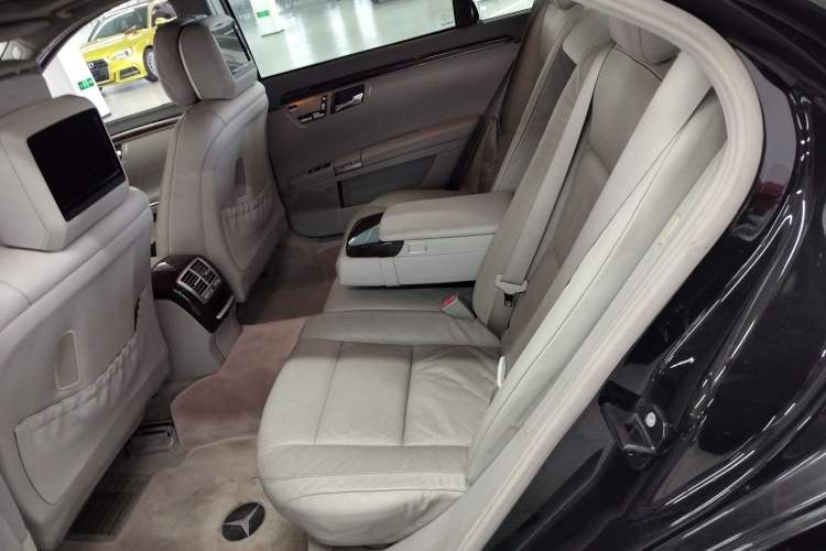 Used Mercedes-Benz S-Class 2010 S 350 L Luxury Model Left Rear Seat
