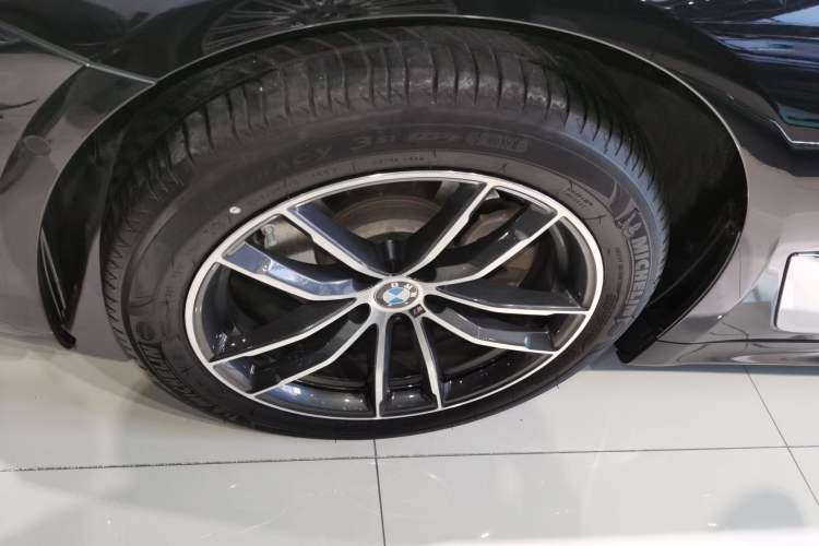 Used BMW 5 Series 2022 Second Facelift 525Li M Sport Package Left Front Wheel Hub