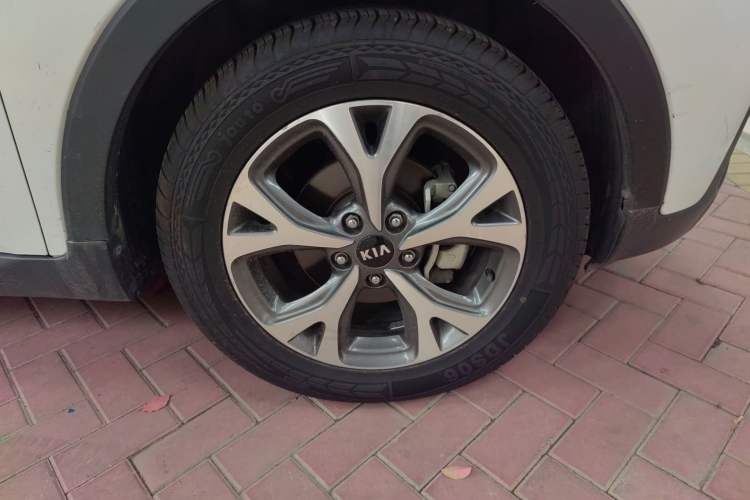 Used Kia KX3 2015 1.6L Automatic Two-Wheel Drive DLX Right Front Wheel Hub