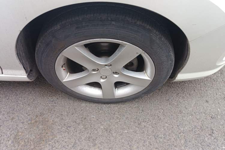 Used Peugeot 408 2013 2.0L Automatic Luxury Edition Right Front Wheel Hub