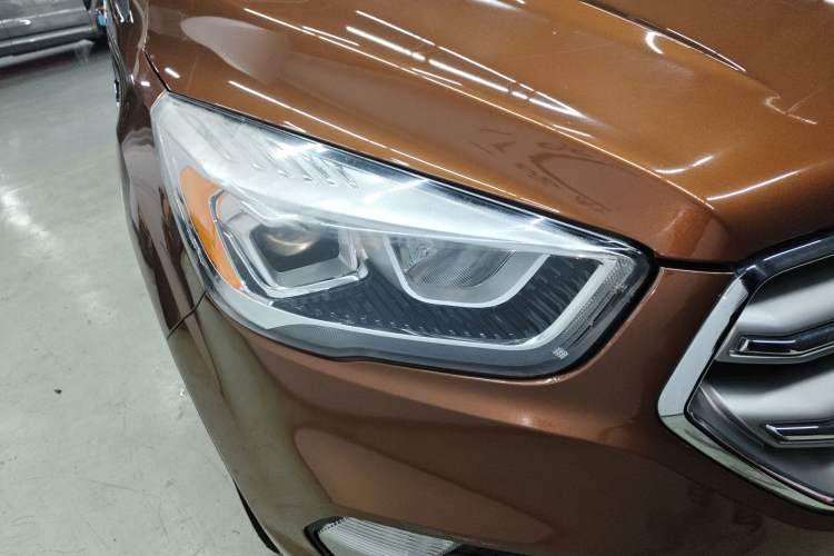 Used Ford Kuga 2017 EcoBoost 180 Two-Wheel-Drive Tiger Leap Model Right Front Headlight