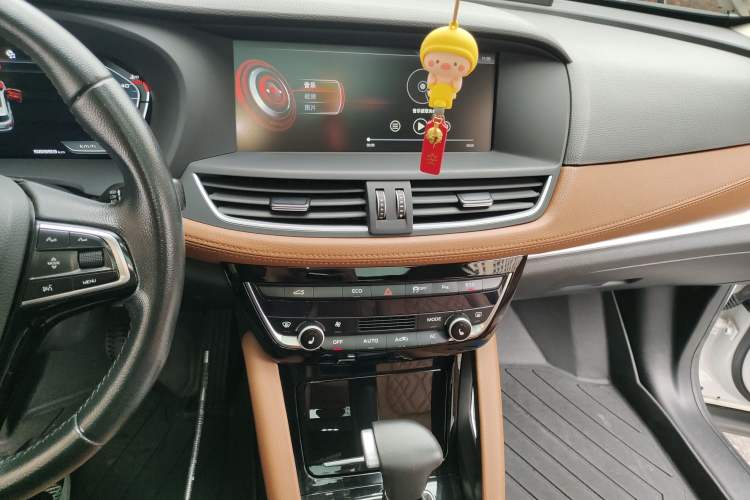 Used BORGWARD BX7 2018 28T Two-Wheel Drive Luxury Version 5 Seats China V Emission Standard Audio And AC Panel