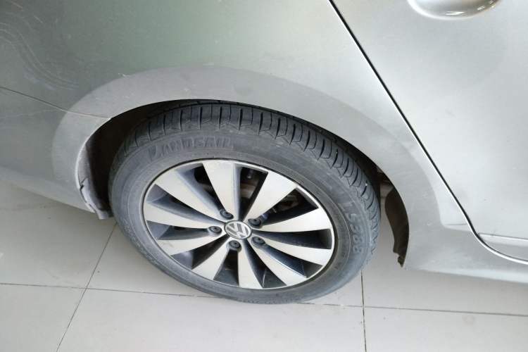 Used Volkswagen Sagitar 2018 280TSI DSG Comfort Model Right Rear Wheel Hub