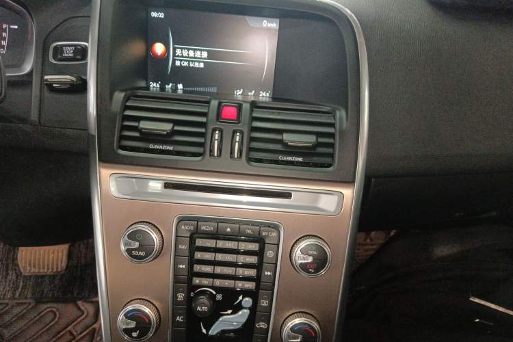 Used Volvo XC60 2017 T5 AWD Smart Upgrade Model Audio And AC Panel