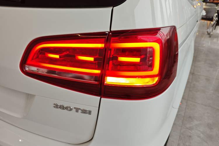 Used Volkswagen Sharan 2018 380TSI Luxury 7-Seater
