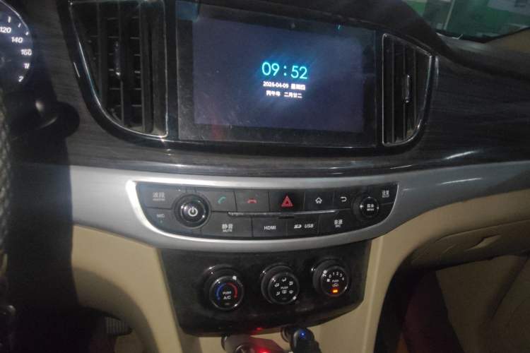 Used Baojun 730 2016 1.5L Manual Comfort Version 7 Seats China V Emission Standard Audio And AC Panel