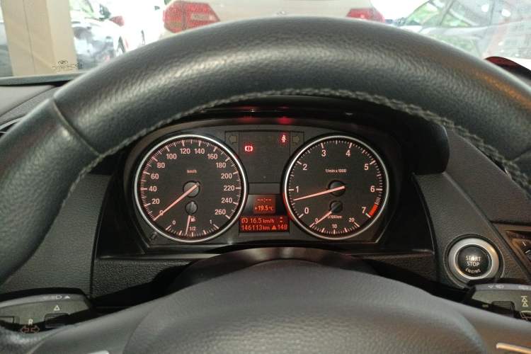 Used BMW X1 2014 sDrive18i manual model
