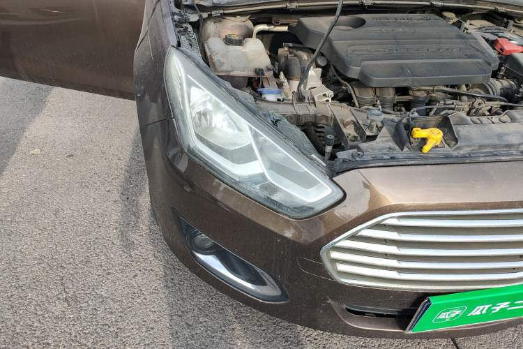 Used Ford Escort 2015 1.5L Automatic Fashion Model Right Front Headlight