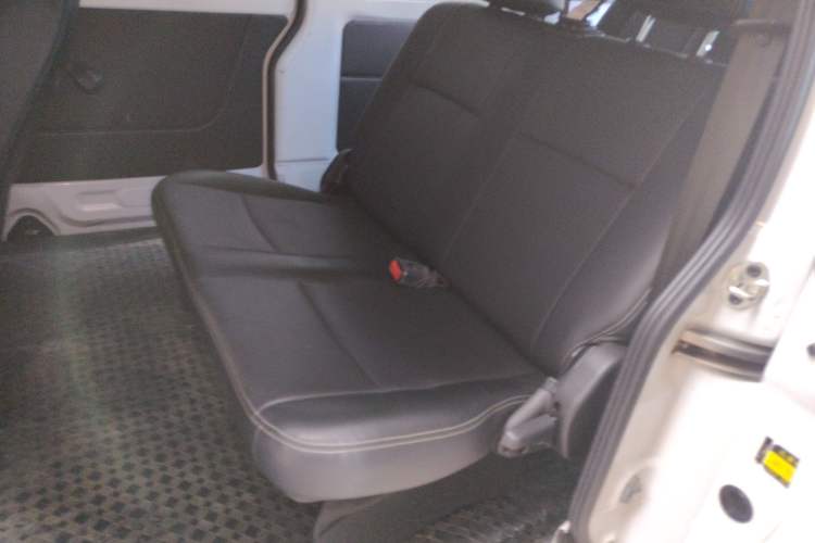 Used Jinbei Gold Hiace 2023 1.5L Passenger Vehicle Engineering Lion 5/6/7 Seater
