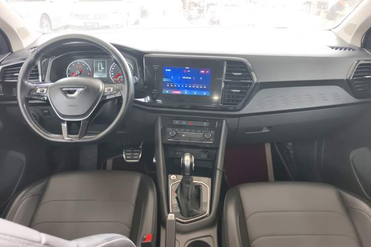 Used Jetta VS5 2019 280TSI Automatic Glory Edition Center Console