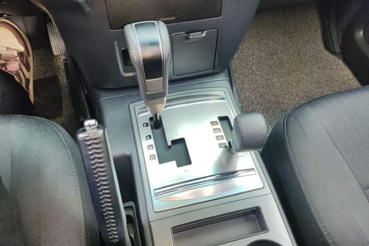 Used Mitsubishi Pajero 2020 3.0L Automatic Standard Edition Gear Lever