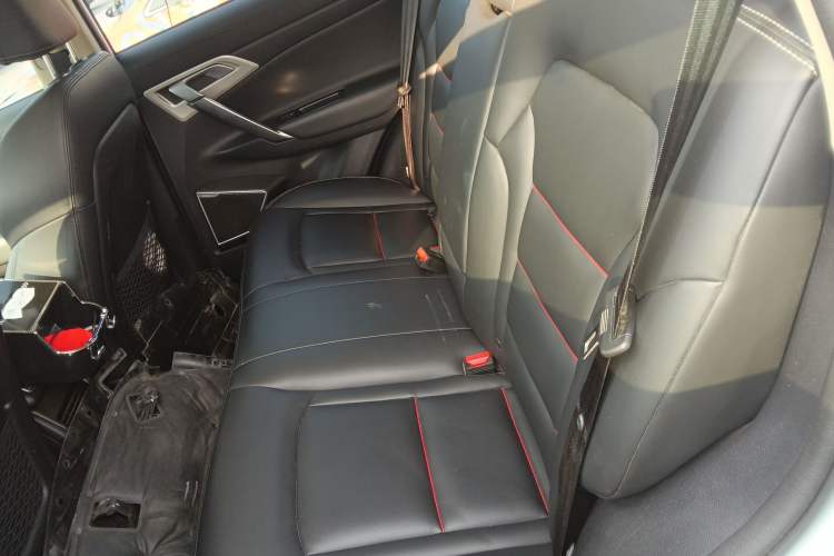 Used Geely Auto Emgrand X7 Sport 2018 1.8TD Automatic Two-Wheel Drive Smart Connect 4G Internet Edition Left Rear Seat