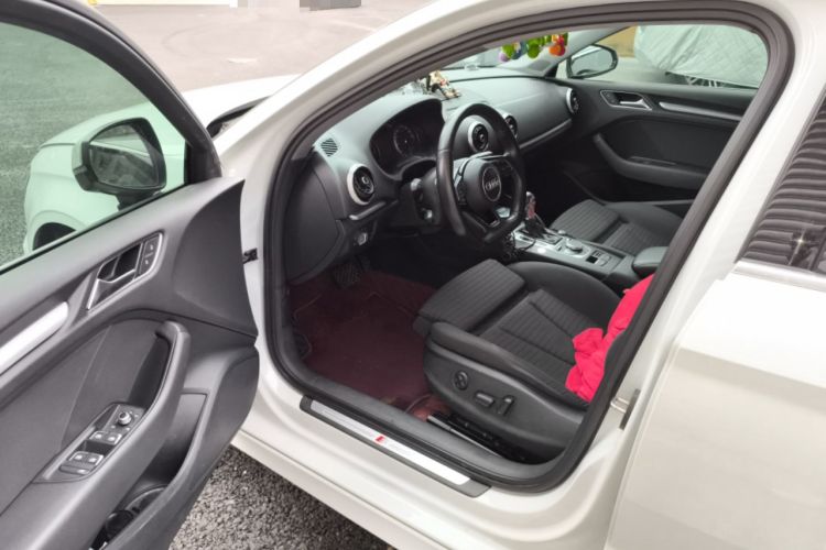 Used Audi A3 2017 Limousine 35 TFSI Sport Edition Driver Seat