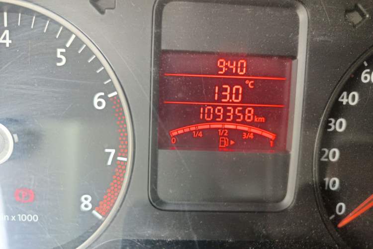 Used Volkswagen Polo 2011 1.4L Manual ZhiLe Edition Odometer Close Up