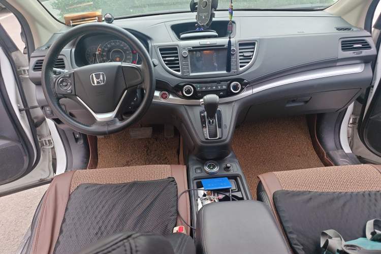 Used Honda CR-V 2015 2.0L two-wheel drive Fashion Edition Center Console