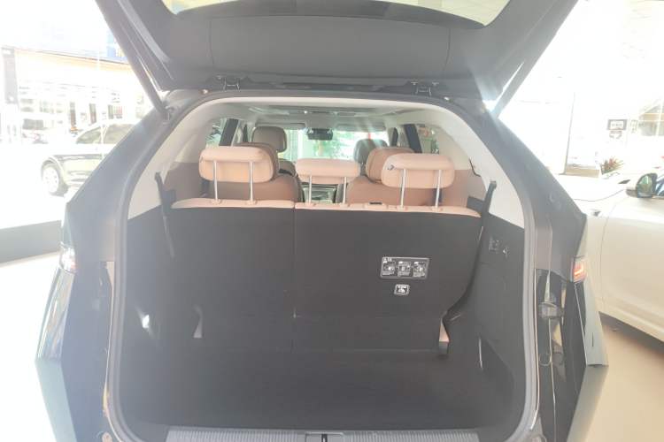 Used XPeng X9 2024 702 Ultra-Long Range Pro Trunk