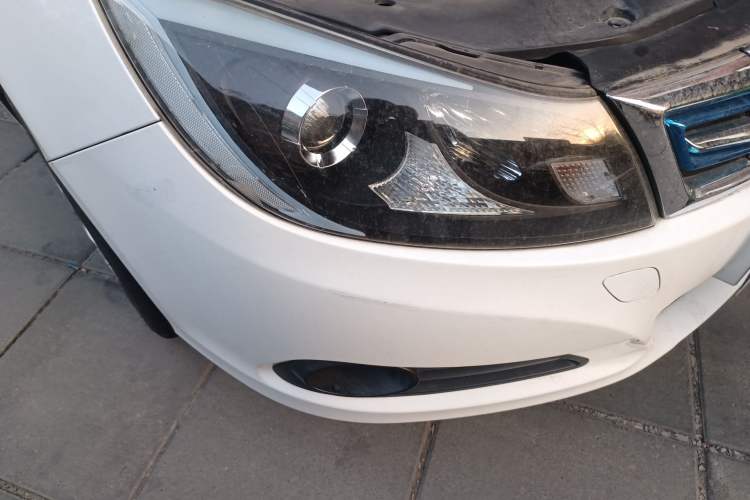 Used BYD e5 2017 300 Prestige Edition Right Front Headlight
