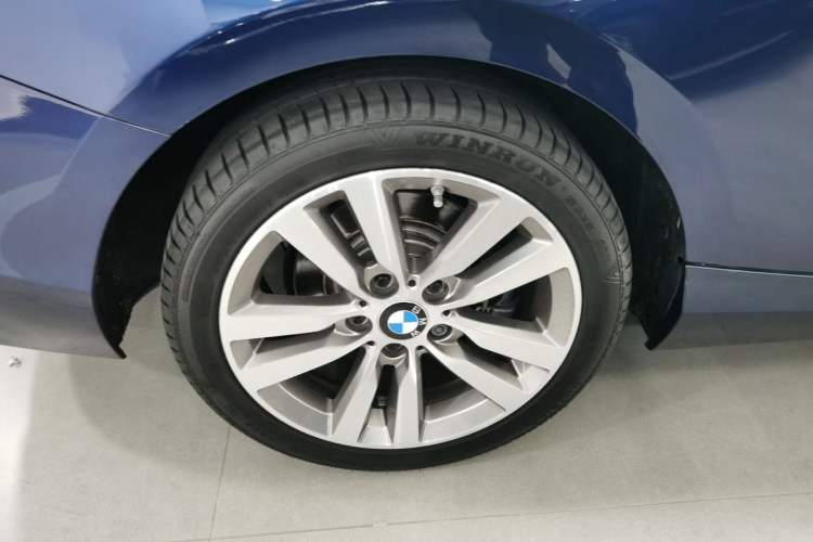 Used BMW 2 Series 2017 220i Convertible Coupe Leading Model
