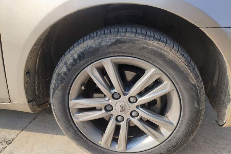 Used Geely Auto Emgrand 2017 Sedan Million Edition 1.5L Manual - Upward Version Right Front Wheel Hub