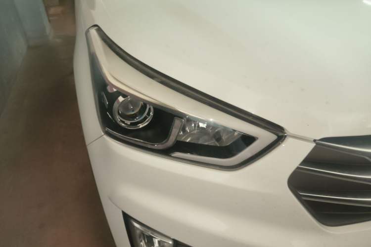 Used Hyundai ix25 2015 1.6L Automatic Two-Wheel Drive Smart GLS Trim Right Front Headlight